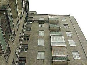 Запоріжжя: рятувальники зняли п’яного чоловіка з дашка 9-поверхового будинку Запоріжжя: рятувальники зняли п’яного чоловіка з дашка 9-поверхового будинку