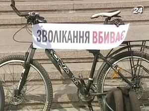 Півсотні велосипедистів вимагають побудувати у місті велодоріжки Півсотні велосипедистів вимагають побудувати у місті велодоріжки