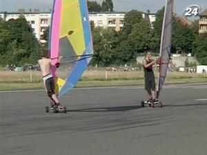 Аеропорт “Темпельхоф” переобладнали під відпочинковий парк Аеропорт “Темпельхоф” переобладнали під відпочинковий парк