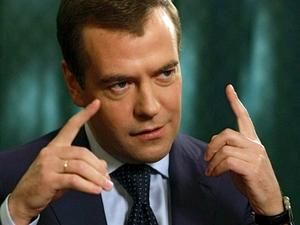 Медведєв перерахував 12 тисяч доларів для допомоги потерпілим від пожеж Медведєв перерахував 12 тисяч доларів для допомоги потерпілим від пожеж