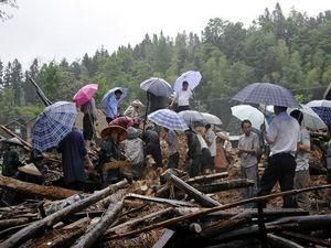 У Китаї через зсуви 1300 осіб зникли, 20 тис. постраждали від повеней