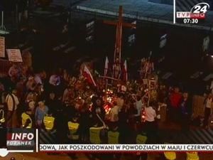Тисячі поляків вимагали прибрати хрест пам’яті Леха Качинського
