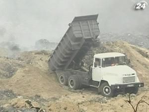 У передмісті столиці пожежники продовжують боротьбу з вогнем У передмісті столиці пожежники продовжують боротьбу з вогнем