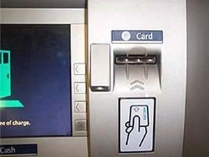 В Ізраїлі зламаний банкомат всю ніч роздавав гроші