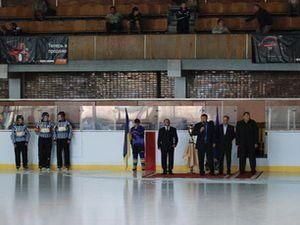 Український хокей розпочинає із Кубка Конфедерації Український хокей розпочинає із Кубка Конфедерації