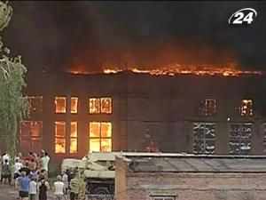 В Черкасах спалахнув завод "Темп" В Черкасах спалахнув завод "Темп"