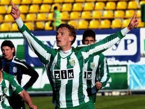 Сергій Кузнєцов підписав новий контракт з "Карпатами" Сергій Кузнєцов підписав новий контракт з "Карпатами"