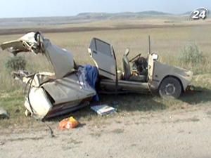 Троє людей загинули в результаті ДТП на Феодосійській трасі Троє людей загинули в результаті ДТП на Феодосійській трасі