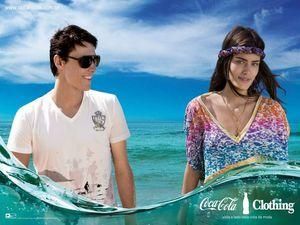 Coca-Cola взялась за дизайн одягу Coca-Cola взялась за дизайн одягу