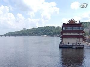 Плавучі ресторани на набережній не мають дозволу на розміщення Плавучі ресторани на набережній не мають дозволу на розміщення