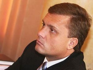 Янукович доручив Льовочкіну контроль за армією Янукович доручив Льовочкіну контроль за армією