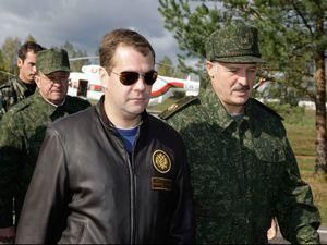 Лукашенко звинуватив Медведєва у непорядності Лукашенко звинуватив Медведєва у непорядності