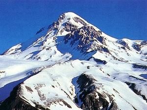 Північна Осетія: дві японські пенсіонерки підкорили гору Казбек Північна Осетія: дві японські пенсіонерки підкорили гору Казбек