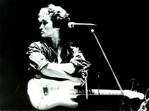 Сьогодні у Санкт-Петербурзі відзначають День пам’яті Віктора Цоя Сьогодні у Санкт-Петербурзі відзначають День пам’яті Віктора Цоя