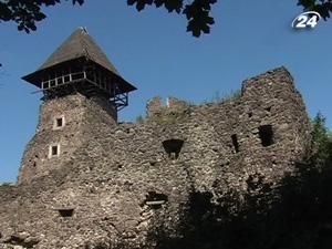 Невицький замок на Закарпатті відновлюють волонтери