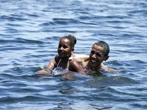 Обама закликає американців відпочивати на пляжах Флориди