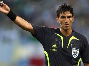 Бузака розсудить "Динамо" та "Аякс" Бузака розсудить "Динамо" та "Аякс"