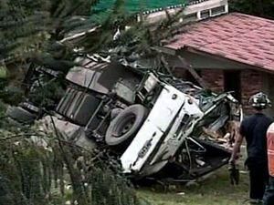 В Австралії перекинувся автобус з туристами: один загиблий, 23 поранених В Австралії перекинувся автобус з туристами: один загиблий, 23 поранених