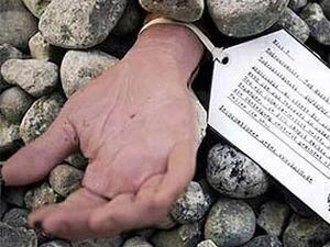 В Афганістані за подружню зраду пару забили камінням В Афганістані за подружню зраду пару забили камінням