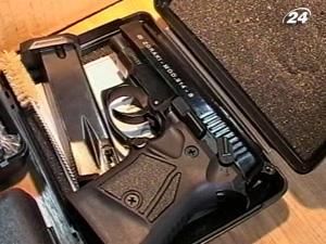 Арсенал вогнепалки виявили на ринку "7-й кілометр" Арсенал вогнепалки виявили на ринку "7-й кілометр"