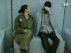 У Facebook з’явилися скандальні фото з полоненими палестинцями У Facebook з’явилися скандальні фото з полоненими палестинцями