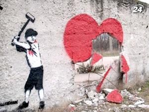 Митець "Шарік" прикрасив Сімферополь вуличними графіті Митець "Шарік" прикрасив Сімферополь вуличними графіті