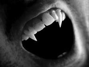 П’ятниця, 13: випадковому перехожому у парку перегризли горло П’ятниця, 13: випадковому перехожому у парку перегризли горло