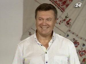 Янукович: Я приїхав по вишиванку