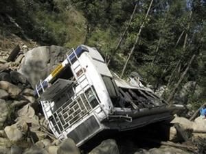 Індія: щонайменше 30 людей загинули унаслідок падіння вантажівки у прірву