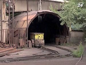 На українських шахтах продовжують гинути гірники На українських шахтах продовжують гинути гірники