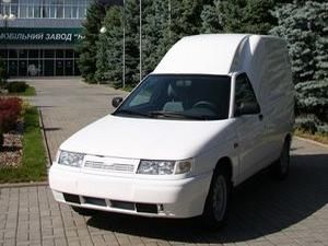 Черкаський губернатор подарував багатодітній родині власне авто Черкаський губернатор подарував багатодітній родині власне авто