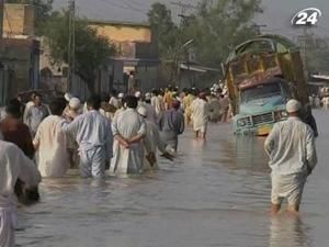 20 мільйонів пакистанців, які постраждали від повені, залишаються без допомоги 20 мільйонів пакистанців, які постраждали від повені, залишаються без допомоги