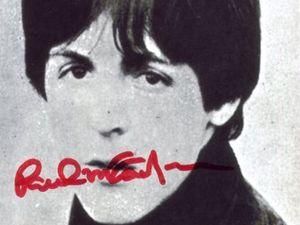 Жінка зробила собі унікальну тату на місці автографа Пола Маккартні Жінка зробила собі унікальну тату на місці автографа Пола Маккартні