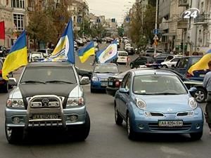 У столиці пройшов автопробіг з метою популяризації національного прапора