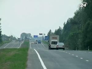 На Волині 2 роки будували 3 км. Сучасної дороги На Волині 2 роки будували 3 км. Сучасної дороги