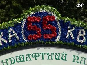 На столичному Співочому полі відкрили традиційну виставку квітів На столичному Співочому полі відкрили традиційну виставку квітів