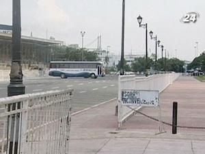 На Філіппінах звільнений з роботи поліцейський захопив автобус із заручниками На Філіппінах звільнений з роботи поліцейський захопив автобус із заручниками