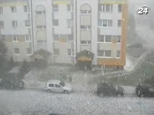 Після 2 днів спеки випав град розміром з м’яч для пінг-понгу Після 2 днів спеки випав град розміром з м’яч для пінг-понгу