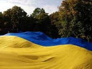 Найбільший прапор розгорнули в Тернопілі і встановили рекорд