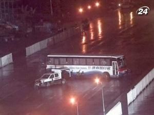 ЗМІ: жертвами нападника, що захопив автобус, стали 7 осіб ЗМІ: жертвами нападника, що захопив автобус, стали 7 осіб