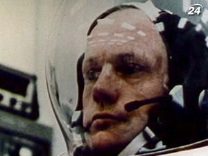 Ніл Армстронг - перша людина, яка ступила на поверхню Місяця