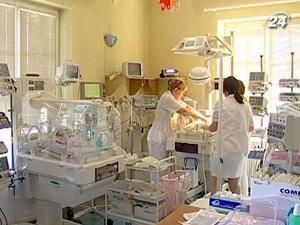 У Німеччині від інфекції у молочній суміші померла третя дитина