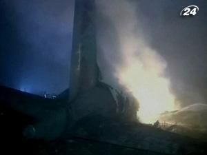 У Китаї розбився літак, 42 людини загинули