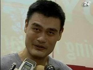 Яо Мінь розпочав тренування після важкої травми Яо Мінь розпочав тренування після важкої травми