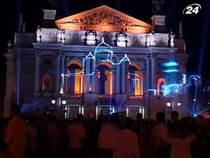 Святкування Дня Незалежності у Львові завершили лазерним шоу Святкування Дня Незалежності у Львові завершили лазерним шоу