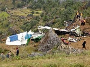 Поблизу Евереста розбився літак Поблизу Евереста розбився літак