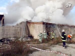 МНС: на Сумщині горить склад отрутохімікатів МНС: на Сумщині горить склад отрутохімікатів
