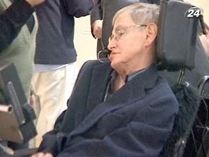 Стівен Хокінг - експерт з "чорних дірок" в космосі Стівен Хокінг - експерт з "чорних дірок" в космосі