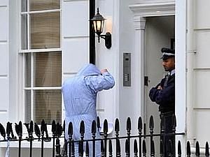 ЗМІ: британського розвідника-гея міг вбити його сексуальний партнер ЗМІ: британського розвідника-гея міг вбити його сексуальний партнер