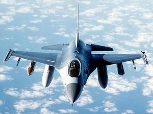 Греція: рятувальники знайшли тіло пілота, який загинув після зіткнення двох винущувачів F-16